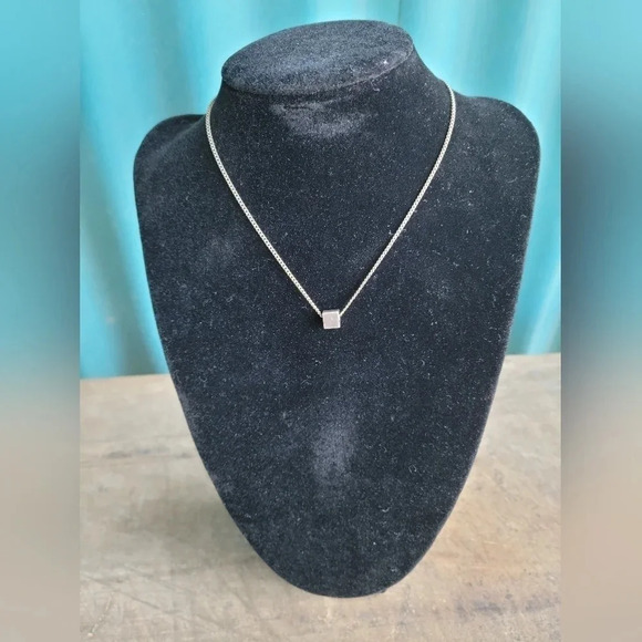 Avon  Square Necklace - Picture 1 of 6